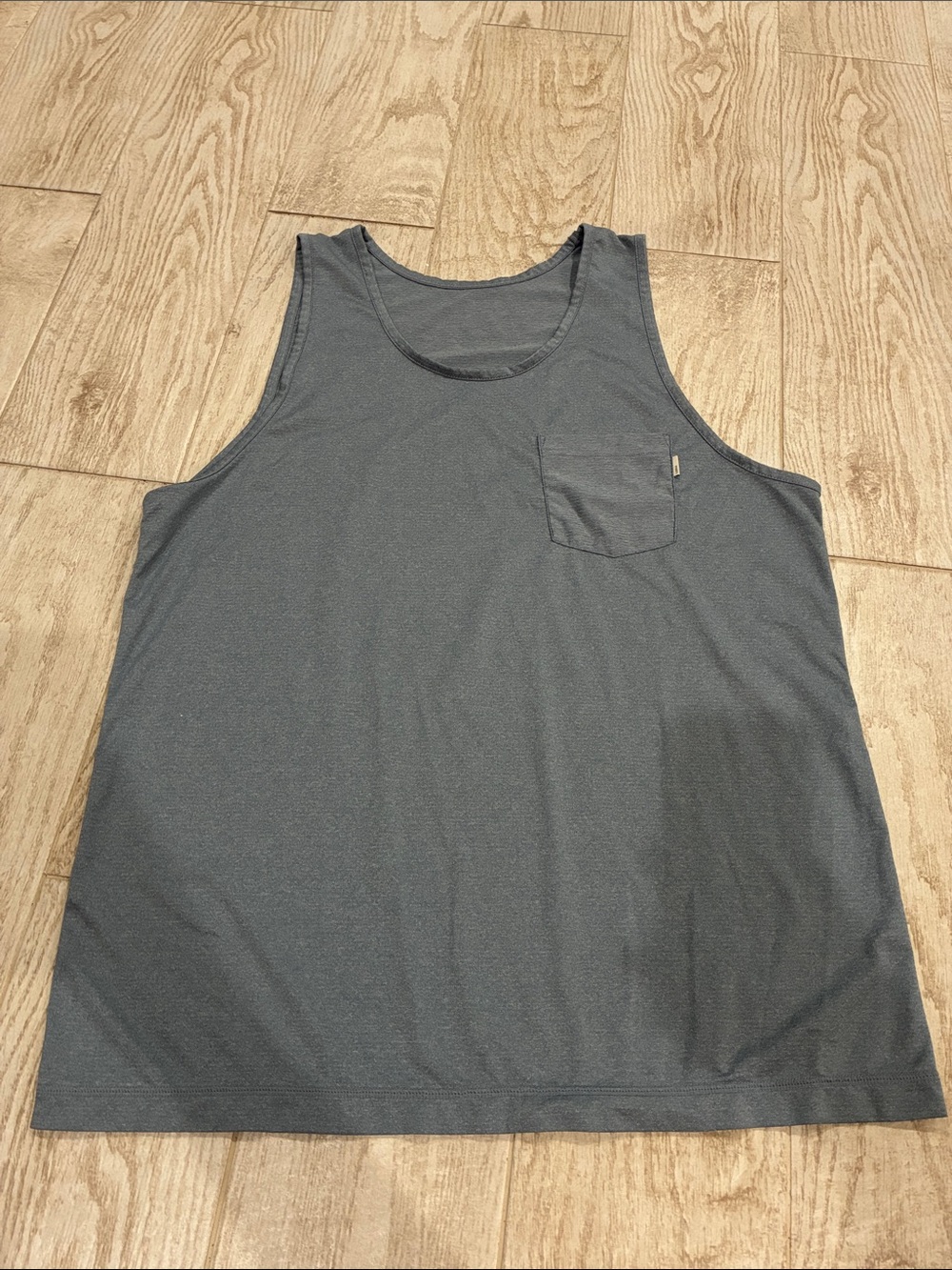 Vuori Tradewind Performance Pocket Tank - Slate Blue